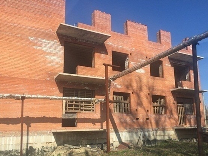 В таком виде получил объект последний подрядчик, достроивший дом по Хомякова, 12 - ООО „Еврострой“.