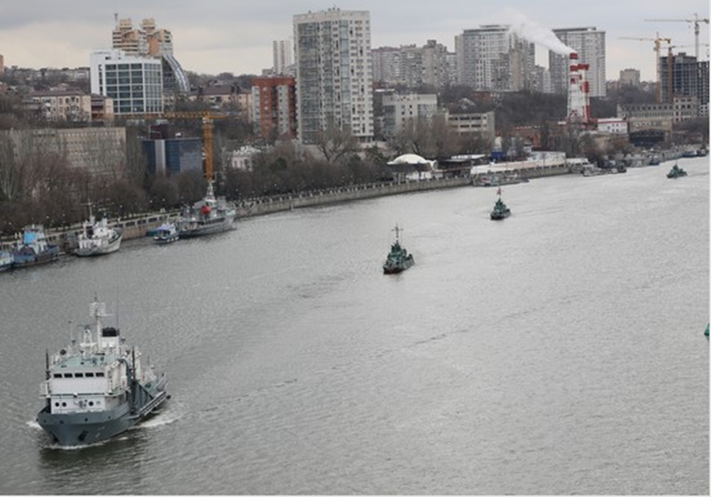 Корабли Каспийской флотилии во время перехода по Дону в Азовское море сделали остановку в Ростове