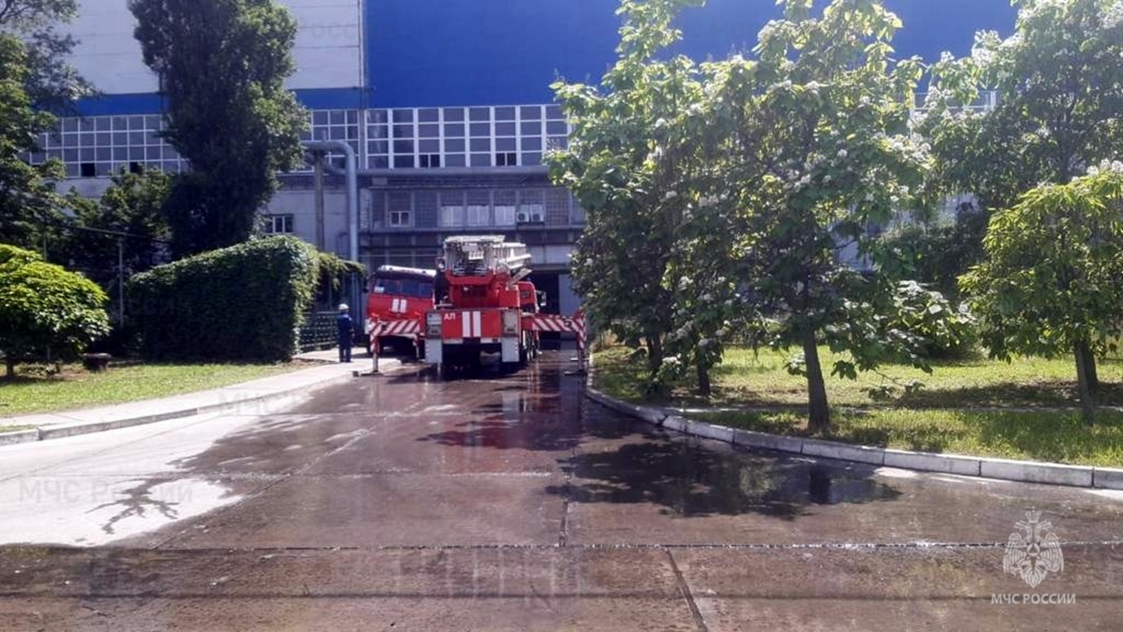 Новочеркасская грэс пожар сегодня. Пожар фото. Новочеркасская ГРЭС пожарно-спасательная. Пожар в городе. Пожарные за работой.