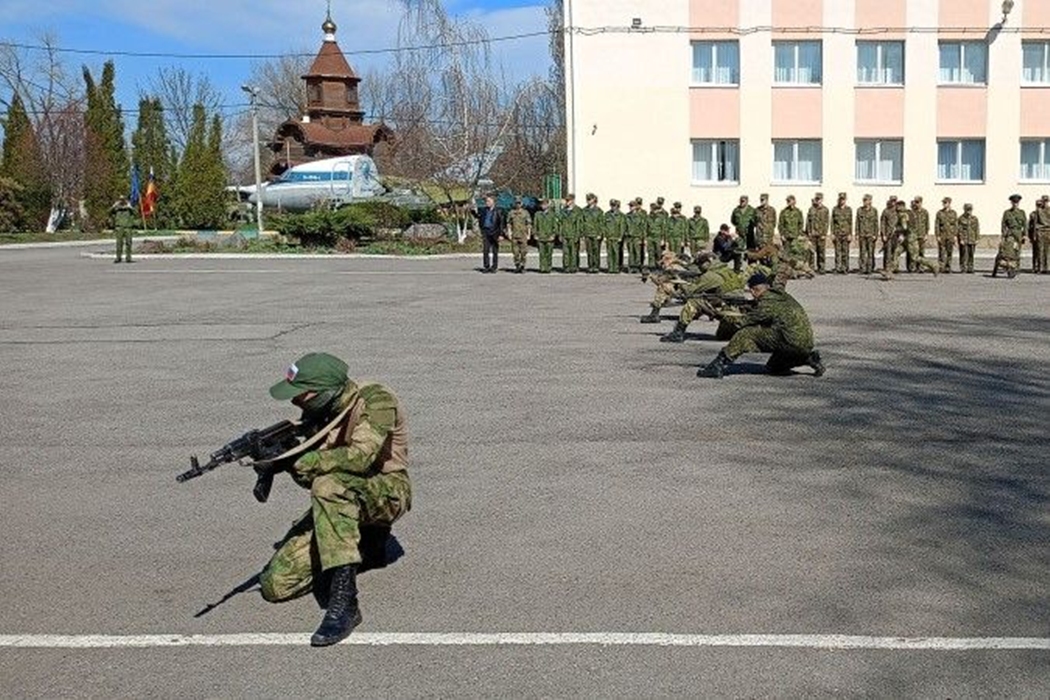 В Шахтах прошёл третий этап военно-спортивной игры "Донской кадет"