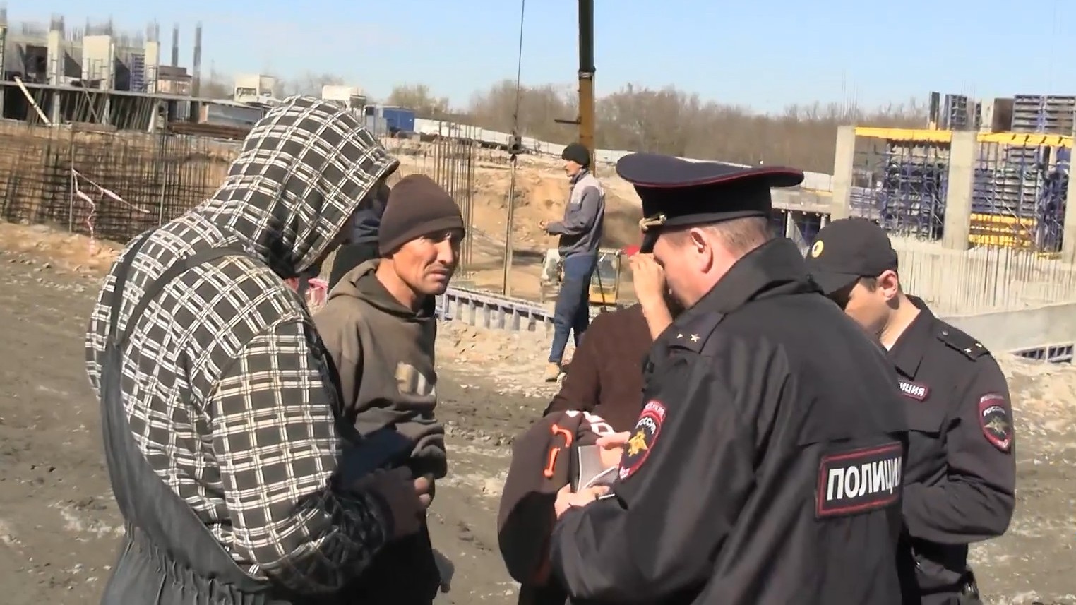 Полицейскими проведён рейд по выявлению нарушителей миграционного законодательства. ВИДЕО рейда