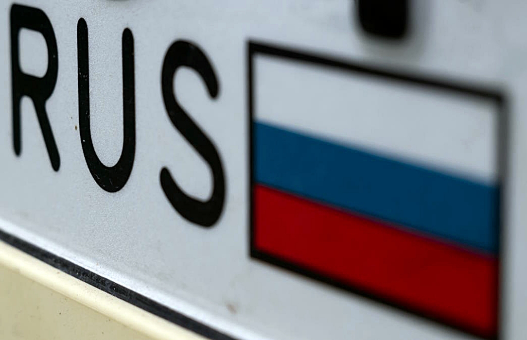 Российский флаг хотят сделать обязательным