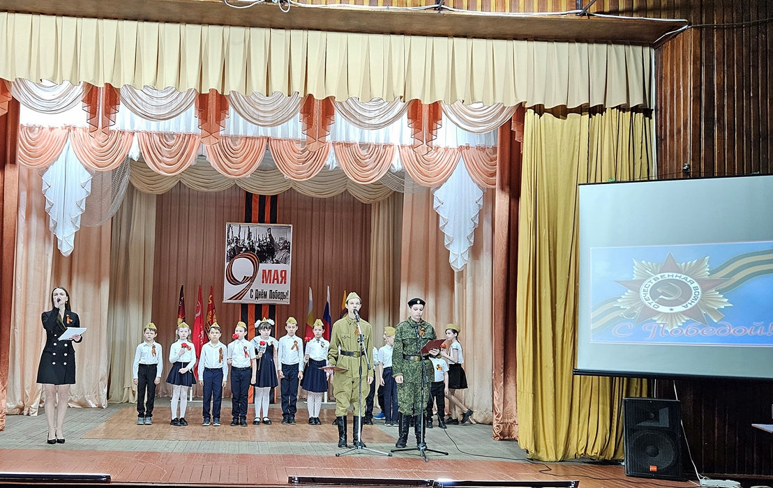 В красинском клубе прошёл фестиваль инсценированной военно-патриотической песни