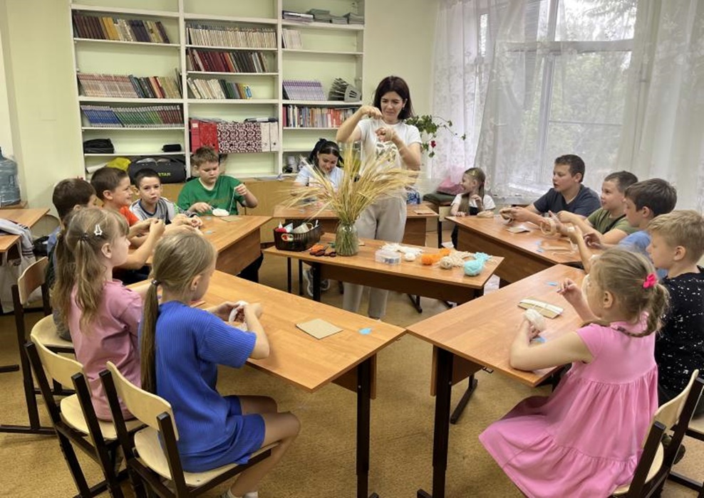 С красинскими ребятишками говорили о хлебе