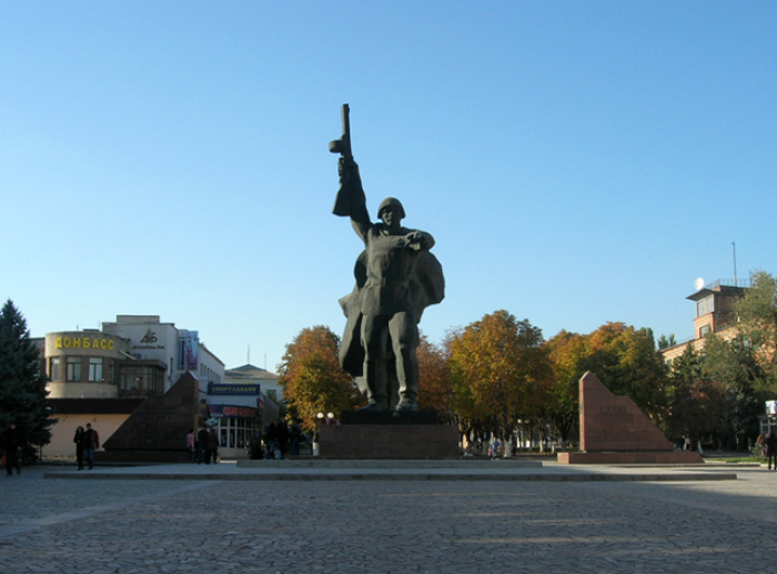 Шахтинец провалился в люк