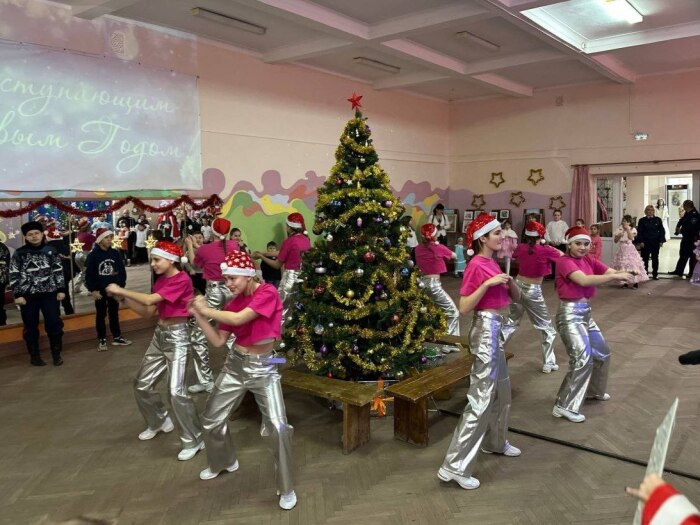 Радость, улыбки и ощущение новогоднего чуда принесла детям Атаманская ёлка