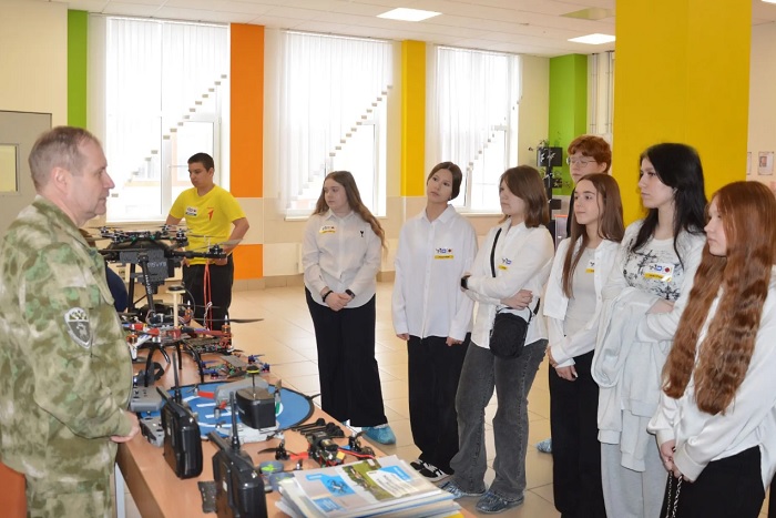 Управляли беспилотниками, стреляли в интерактивном тире: в Шахтах прошёл форум казачьей молодёжи